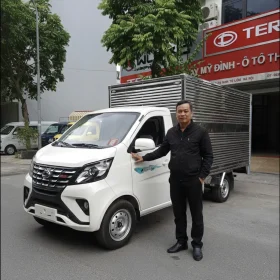 khach hang mua xe tera star